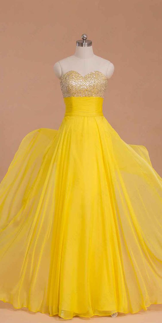 đầm dạ hội đẹp màu vàng thể hiện sự vương quyền