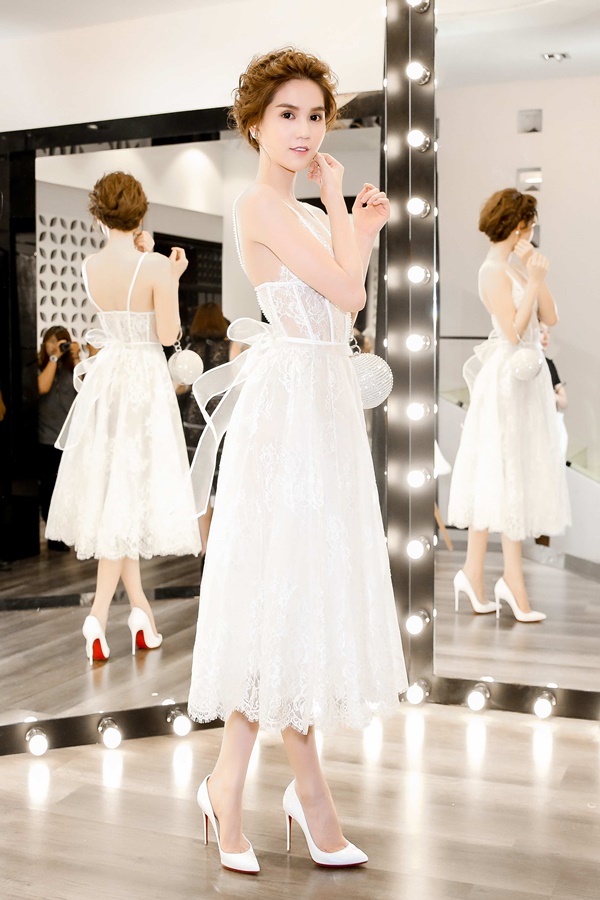 váy dạ hội màu trắng của Ngọc Trinh
