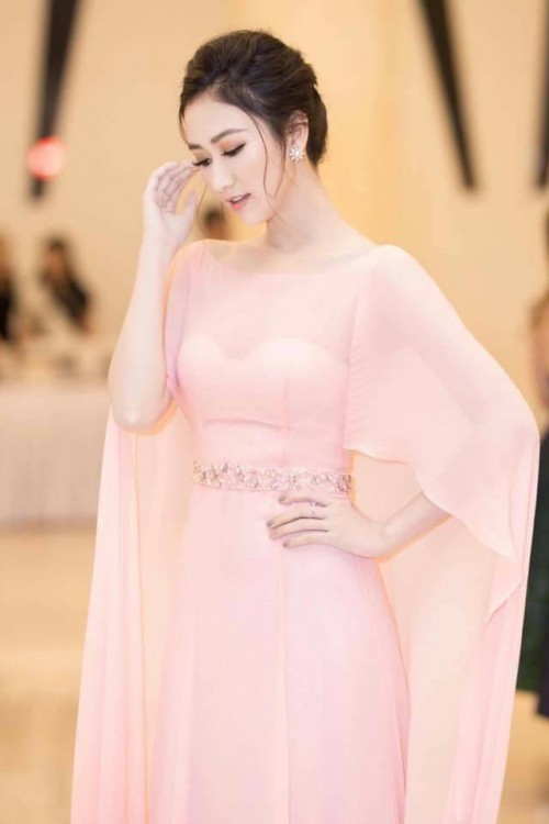 Đầm dạ hội màu hồng nhạt nhẹ nhàng và quyến rũ DA 23