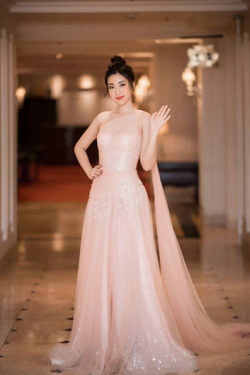 Đầm dạ hội màu hồng pastel của Đỗ Mỹ Linh DA 197